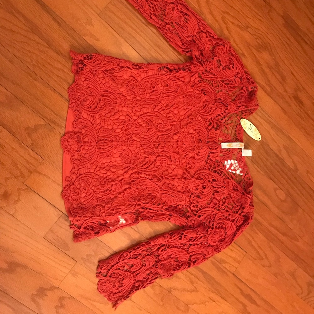 Woman’s lace top with tank